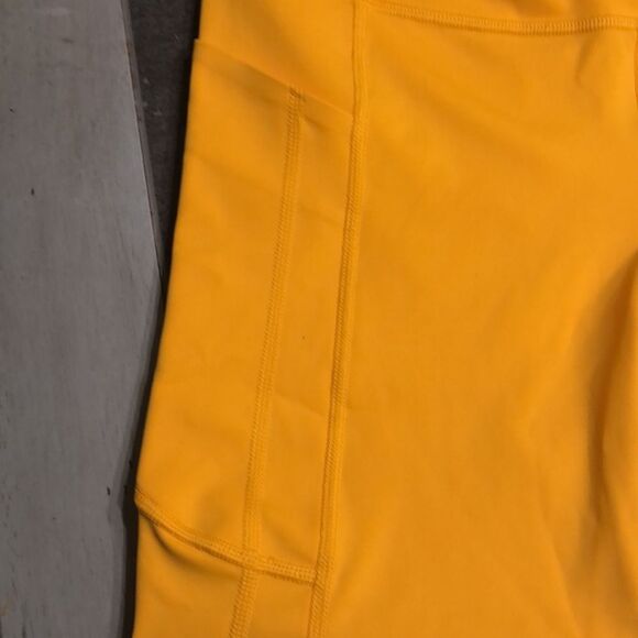 Athleta ultimate stash II Capri size medium NWT - Picture 7 of 8